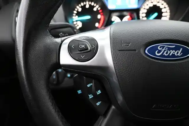 Valkoinen Maastoauto, Ford Kuga – JJH-426