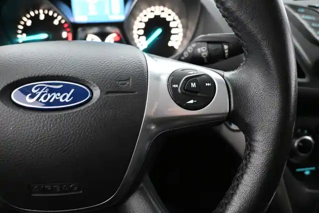 Valkoinen Maastoauto, Ford Kuga – JJH-426