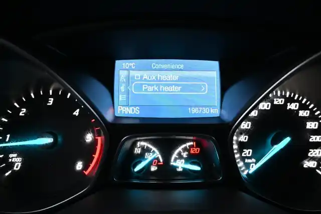 Valkoinen Maastoauto, Ford Kuga – JJH-426
