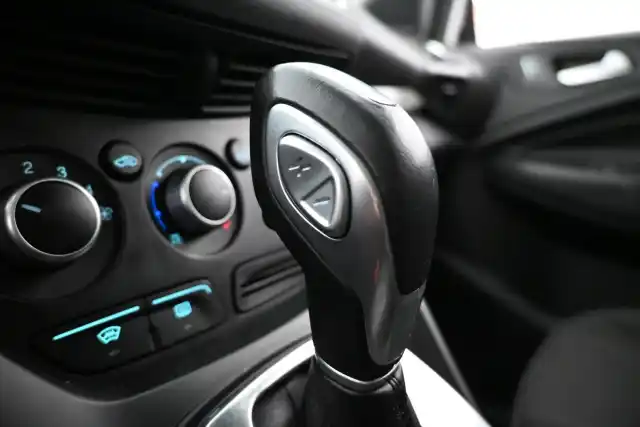 Valkoinen Maastoauto, Ford Kuga – JJH-426