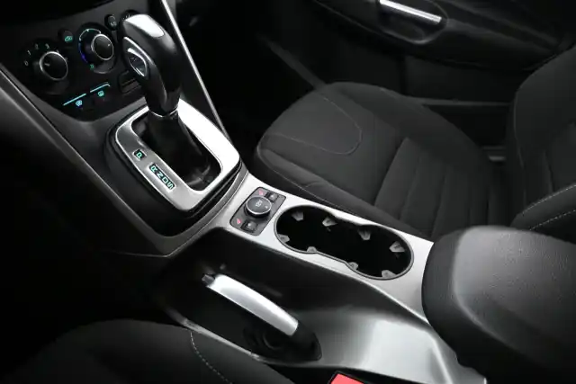 Valkoinen Maastoauto, Ford Kuga – JJH-426