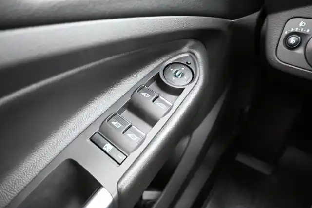 Valkoinen Maastoauto, Ford Kuga – JJH-426
