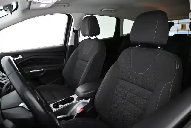 Valkoinen Maastoauto, Ford Kuga – JJH-426