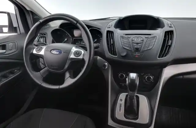 Valkoinen Maastoauto, Ford Kuga – JJH-426