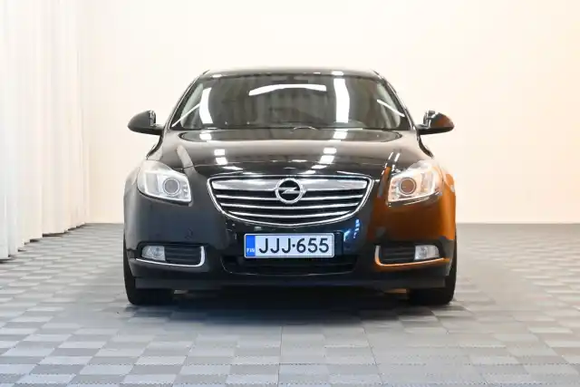 Musta Viistoperä, Opel Insignia – JJJ-655