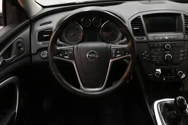 Musta Viistoperä, Opel Insignia – JJJ-655