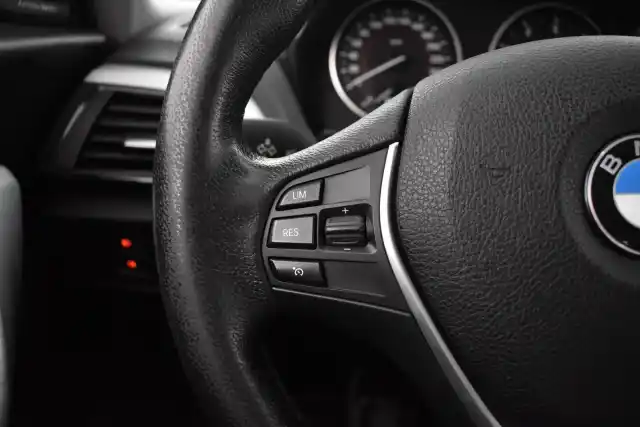 Valkoinen Viistoperä, BMW 120 – JJK-689