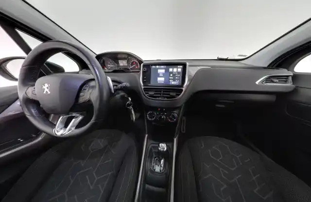 Musta Viistoperä, Peugeot 2008 – JJL-761