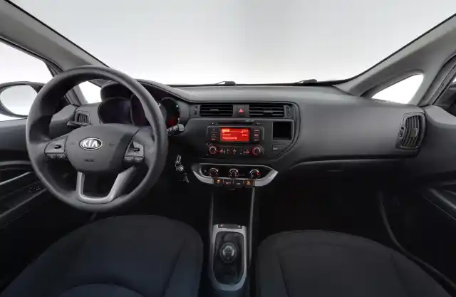 Musta Viistoperä, Kia Rio – JJM-185