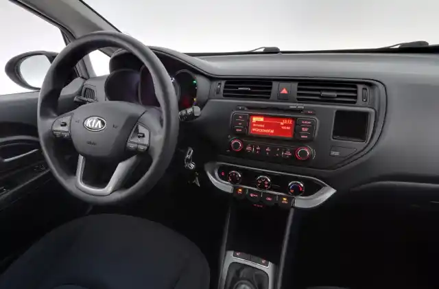 Musta Viistoperä, Kia Rio – JJM-185