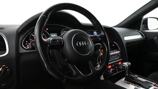 Musta Maastoauto, Audi Q7 – JJM-449