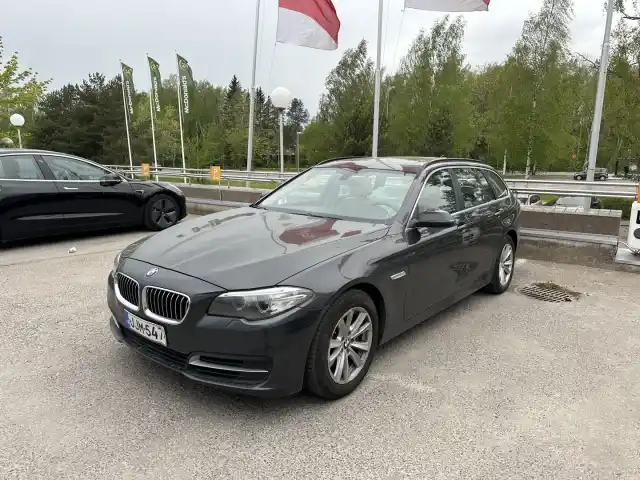 Harmaa Farmari, BMW 528 – JJM-547