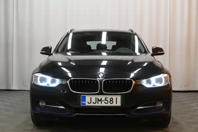 Musta Farmari, BMW 318 – JJM-581