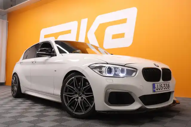 Valkoinen Viistoperä, BMW M135I – JJS-338