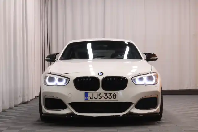 Valkoinen Viistoperä, BMW M135I – JJS-338