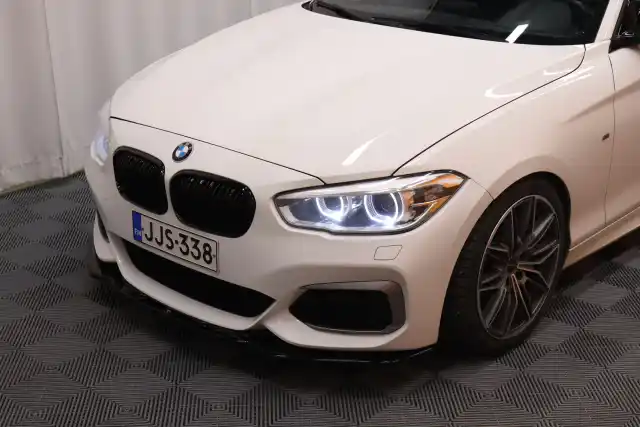 Valkoinen Viistoperä, BMW M135I – JJS-338