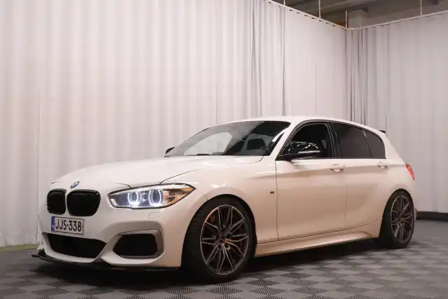 Valkoinen Viistoperä, BMW M135I – JJS-338