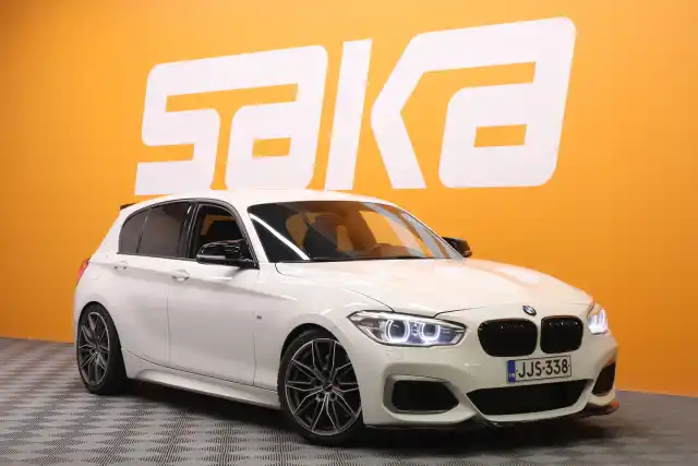 Valkoinen Viistoperä, BMW M135I – JJS-338