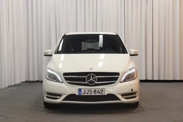 Valkoinen Tila-auto, Mercedes-Benz B – JJS-842