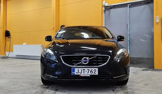 Sininen Viistoperä, Volvo V40 – JJT-762