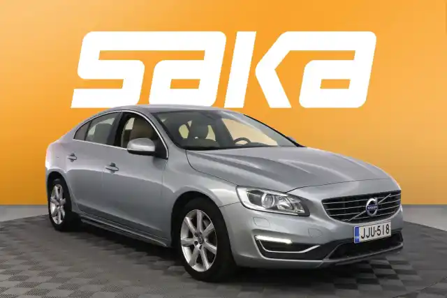Harmaa Sedan, Volvo S60 – JJU-518