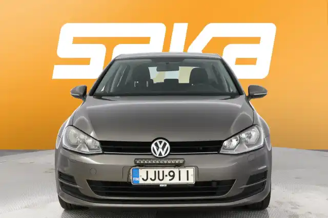 Harmaa Viistoperä, Volkswagen Golf – JJU-911