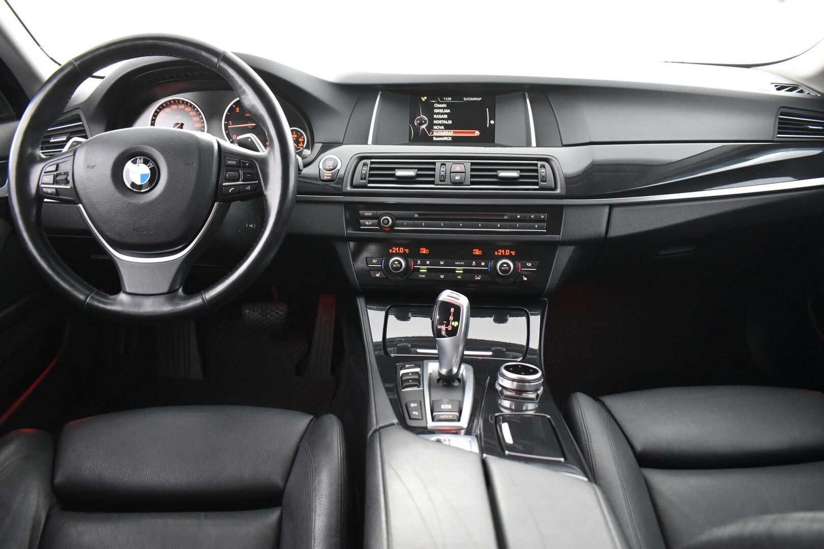 Beige Farmari, BMW 520 – JJU-983