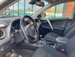 Valkoinen Maastoauto, Toyota RAV4 – JJV-118, kuva 2