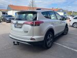Valkoinen Maastoauto, Toyota RAV4 – JJV-118, kuva 3