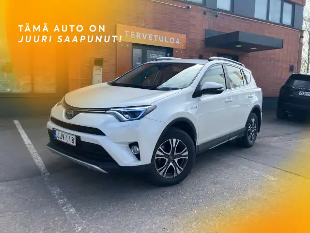 Valkoinen Maastoauto, Toyota RAV4 – JJV-118