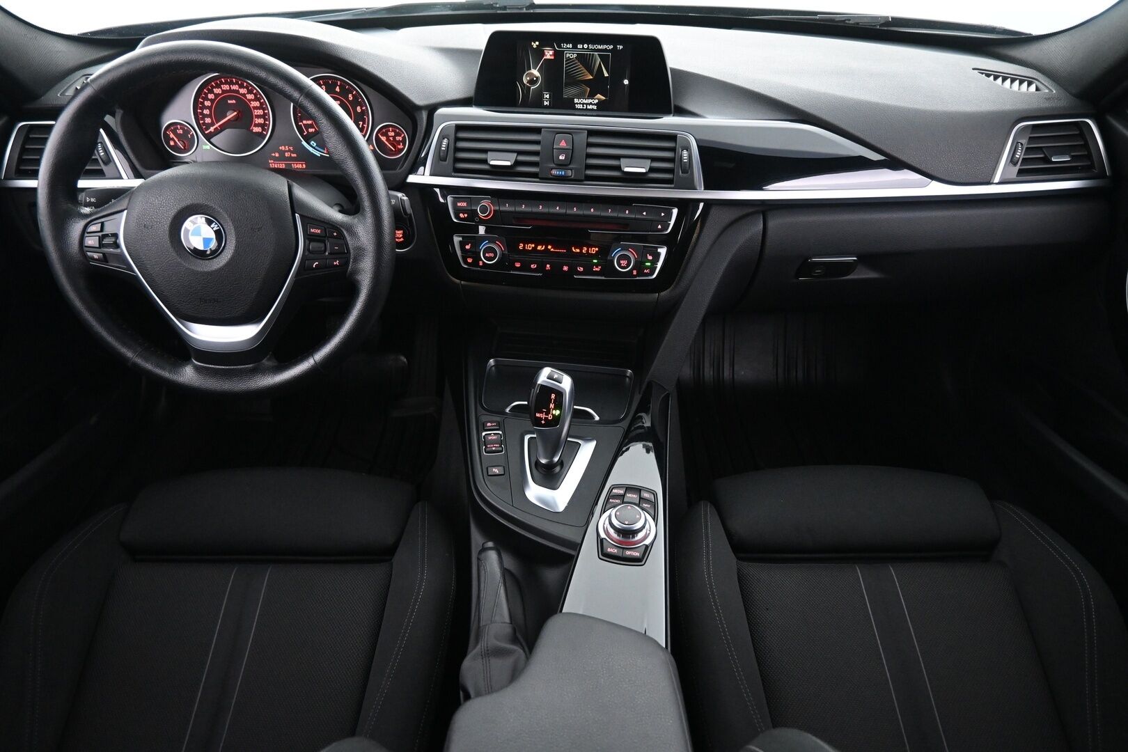 Harmaa Sedan, BMW 320 – JJV-948