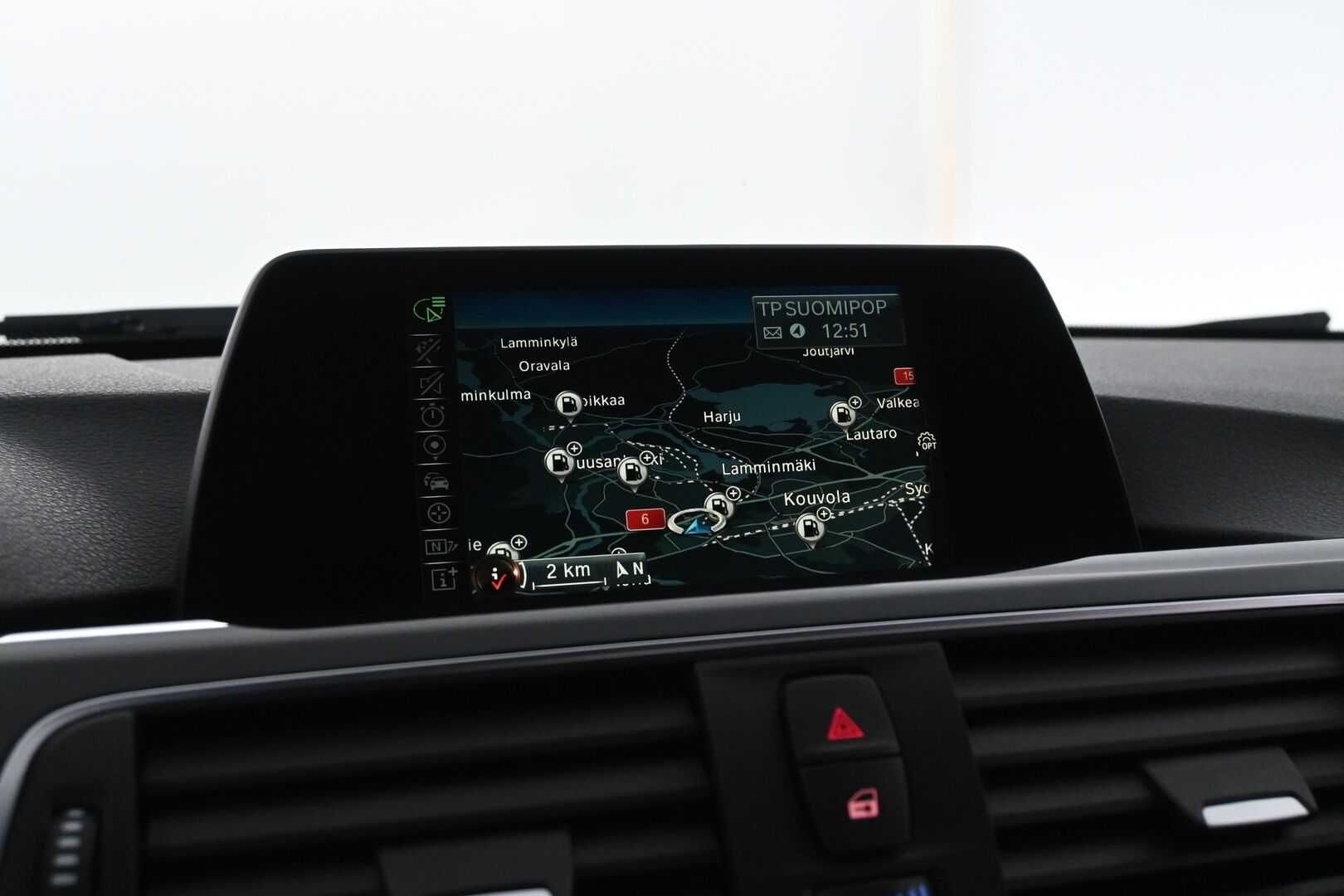 Harmaa Sedan, BMW 320 – JJV-948