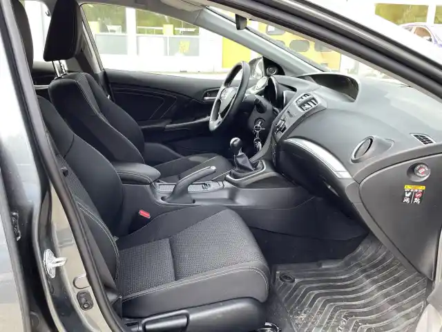 Harmaa Viistoperä, Honda Civic – JJX-812