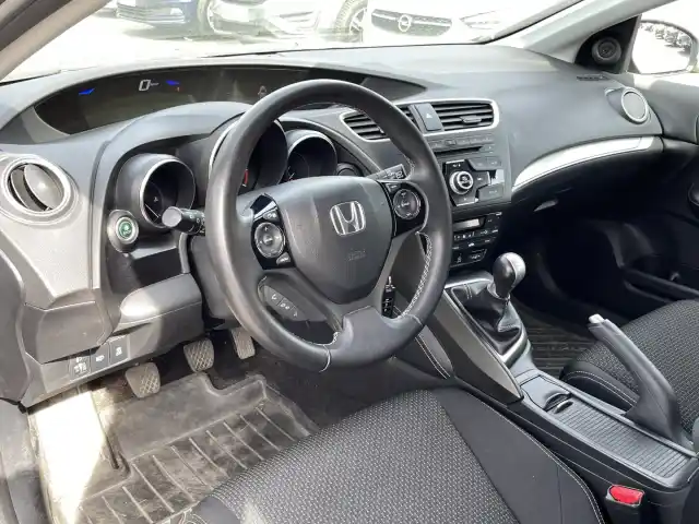 Harmaa Viistoperä, Honda Civic – JJX-812