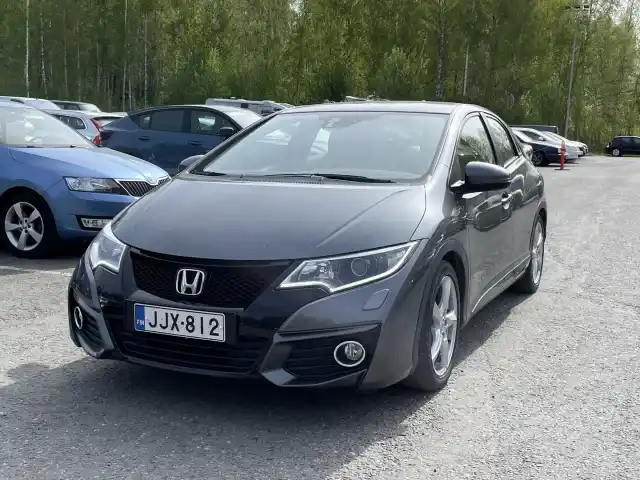 Harmaa Viistoperä, Honda Civic – JJX-812