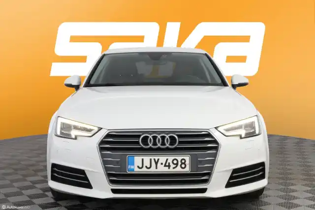 Valkoinen Sedan, Audi A4 – JJY-498