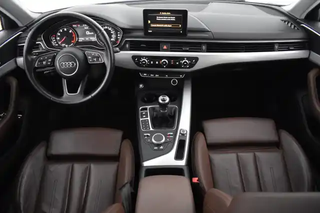 Valkoinen Sedan, Audi A4 – JJY-498