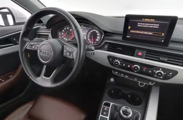 Valkoinen Sedan, Audi A4 – JJY-498