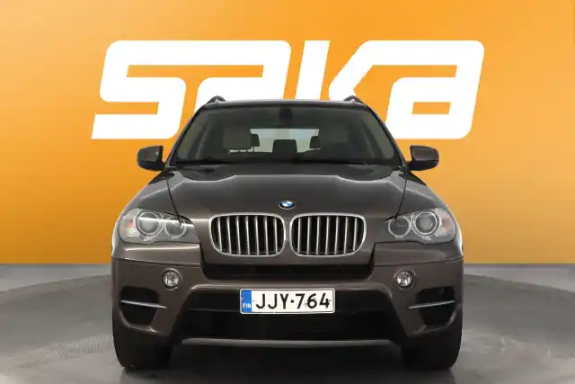 Ruskea Maastoauto, BMW X5 – JJY-764