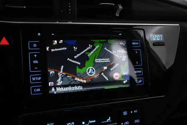 Valkoinen Viistoperä, Toyota Auris – JJZ-470