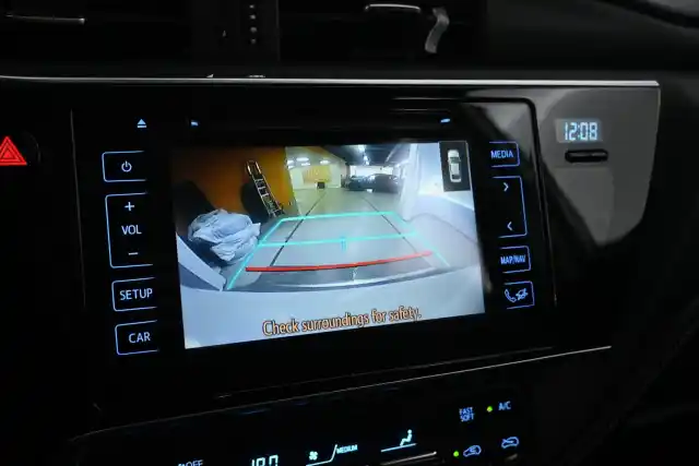 Valkoinen Viistoperä, Toyota Auris – JJZ-470