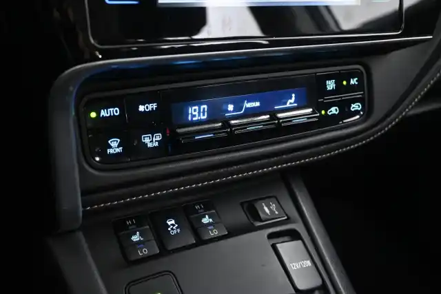 Valkoinen Viistoperä, Toyota Auris – JJZ-470