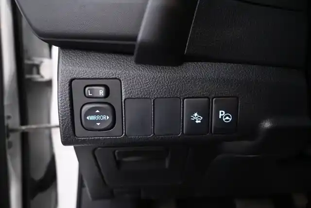 Valkoinen Viistoperä, Toyota Auris – JJZ-470