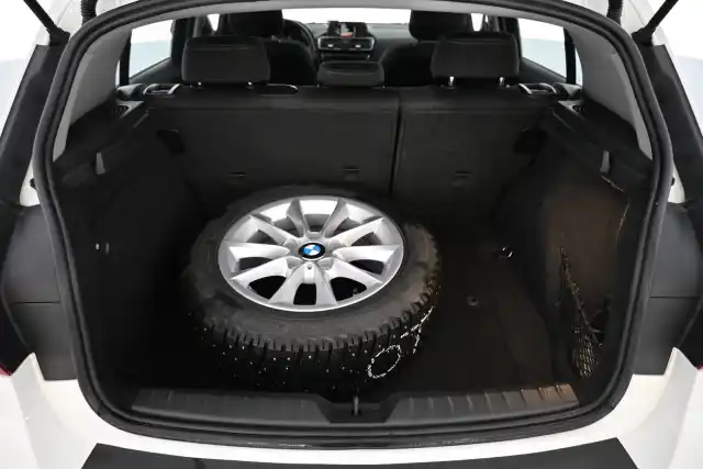 Valkoinen Viistoperä, BMW 118 – JJZ-616