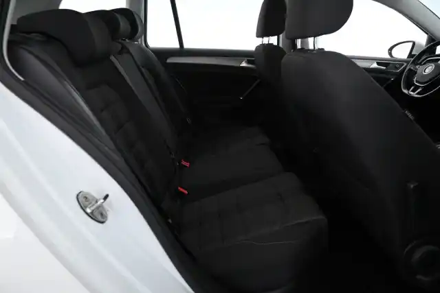 Valkoinen Farmari, Volkswagen Golf – JKA-155