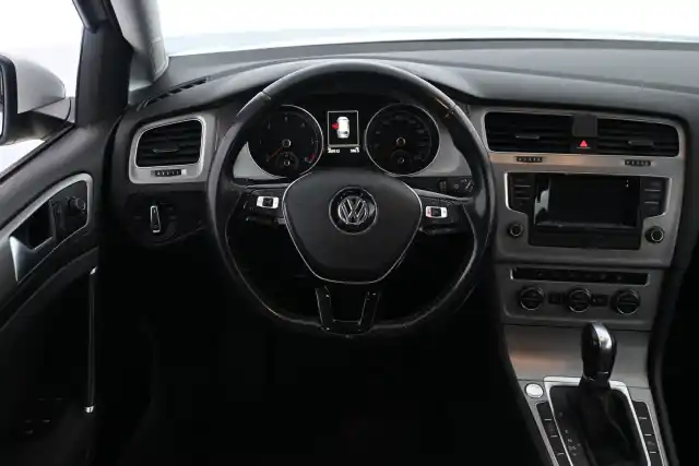 Valkoinen Farmari, Volkswagen Golf – JKA-155