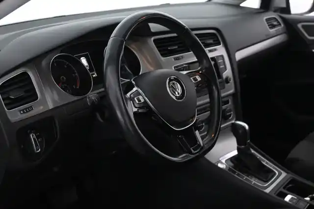 Valkoinen Farmari, Volkswagen Golf – JKA-155