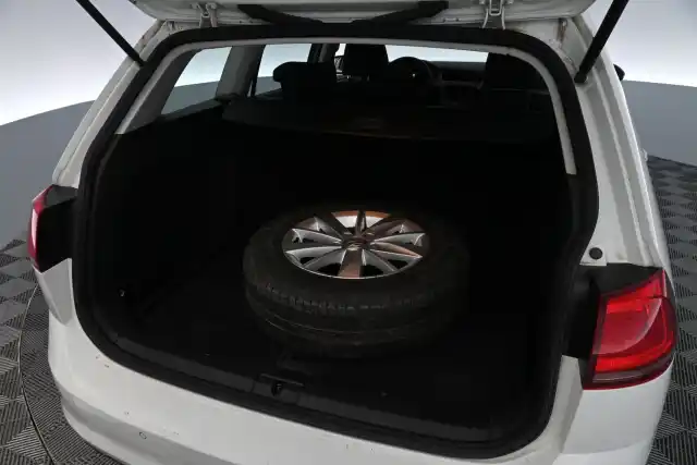 Valkoinen Farmari, Volkswagen Golf – JKA-155