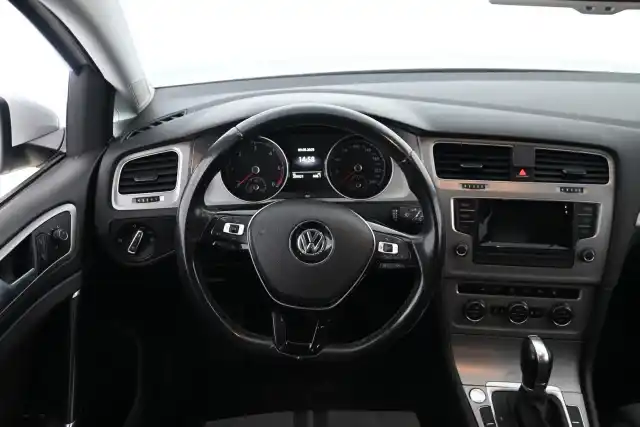 Valkoinen Farmari, Volkswagen Golf – JKA-155