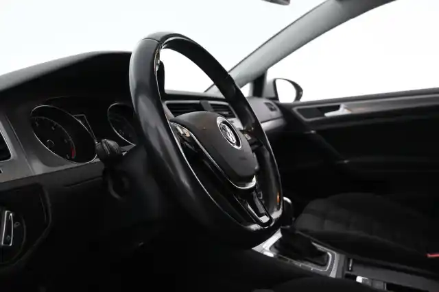 Valkoinen Farmari, Volkswagen Golf – JKA-155